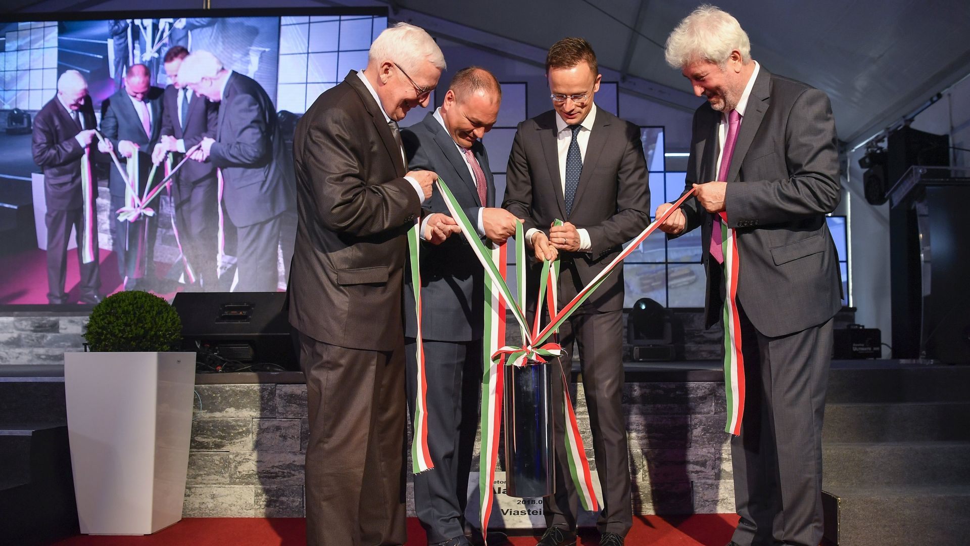 Ferenc Barabás, Major of Biharkeresztes, Attila Balázs, MAnaging Director of Viastein, Péter Szijjártó, Minister of foreign Affairs and Trade, István Vitányi